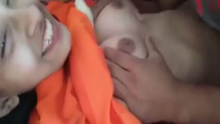 कॉलेज लवर्स की अश्लील कहानी। Bangladeshi लड़कों के साथ चूहची दिखना। Bengali XXX वीडियो देखो।