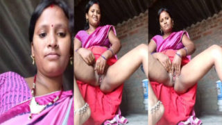 सेल्फी में भाभी का चूत! देहाती हिन्दी बीएफ विडियो।