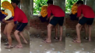 देहाती अंदाज में चूत चुदाई - देसी MMS वायरल।