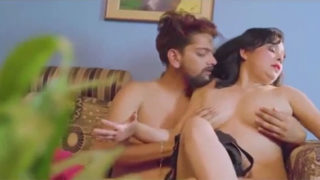 हिंदी XXX: बड़े boobs वाली भाभी का सेक्सी अंदाज। मोटो दूध, हिंदी सेक्स मूवी।