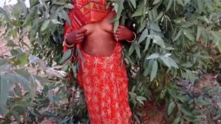 खेत में मौसी की चूत चुदाई, Bhojpuri सेक्स वीडियो वायरल।