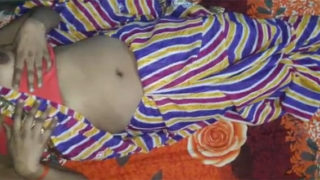 नई पोर्न वीडियो – भाभी की उत्तेजक हरकतें, फर्स्ट टाइम एक्सपीरिएन्स!