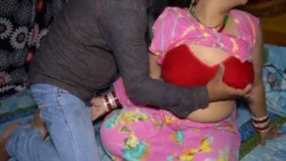 बहादुरी से भाभी ने चलाया लंबा लंड, ड्राइवर को चूत!