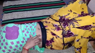 सच्ची कहानी: नौकरानी की चुदाई - हिंदी में सेक्सी वीडियो।