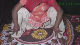 आशा भाभी की सेक्सी हरकतें, देख के होश उड़ जाएंगे।