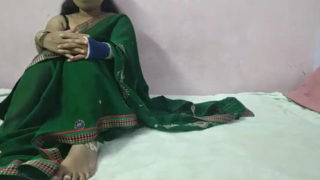 भाभी की चीखें सुनकर देवर मजे से हंसा।