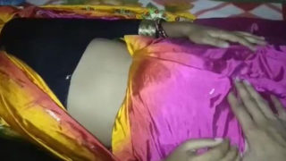 चुदाई वीडियो में बोल्ड भाभी, चूत पर एक्शन - बिहाली XXX पॉर्न।