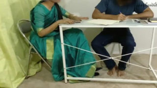 टीचर ने स्टूडेंट को चूत करवाई - हॉट हिंदी सेक्स वीडियो