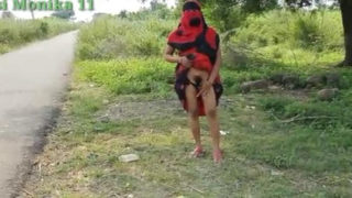 सड़क पर भाभी का प्राइवेट पार्ट, खुलेआम चूत! देहाती MMS लीक।