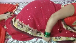 हिंदी बीएफ वीडियो: भाभी को मानाया, सेक्सी चुदाई का आनंद लो!