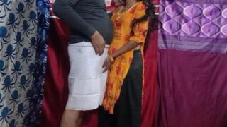 इन्सest सेक्स का रोमांच, भाई-बहेन की क्सक्सक्स।