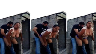 छत पर भाभी को ड्राइवर के साथ फकिंग करते हुए देखो।