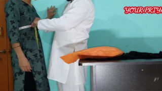 पड़ोस की दर्जी भाभी का अश्लील खेल - हिंदी एक्सएक्सएक्स