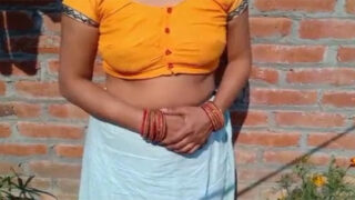 देहाती भाभी की बुर चुदाई, गांव के पीछे! Bhabhi sex video, Desi porn वीडियो।