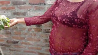 शहर की लड़की के साथ गाँव वाला कर रहा शर्मनाक काम - हार्डकोर सेक्स।