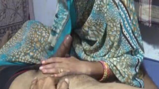 बेटा की सौतेली माँ, चुदाई वीडियो वायरल, भोजपुरी सेक्सी वीडियो का तड़का।