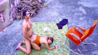 छिपा हुआ सच! छत पर मास्टर के साथ सेक्स। हिंदी XXX वीडियो का धमाका। चूत चुदाई और ट्रिपल एक्स का संगम।