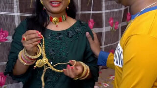 फकिंग वीडियो में भाभी को चोद कर, बर्तडे गिफ्ट का बदला लिया।