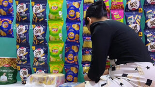 हिंदी XXX चुदाई - दुकान में कामुक मस्ती।