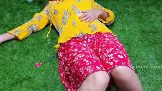 Bhojpuri सेक्सी वीडियो: खुले में चूत चुदाई, मज़ेदार!