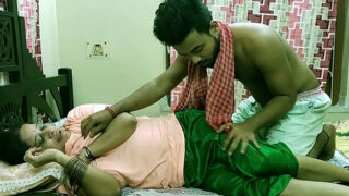 अकेले में चोदना, देसी स्टाइल का रोमांचक वीडियो।