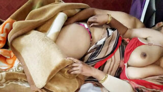 चुट वीडियो: देसी अंदाज में कामुकता, बेटे ने किया कमाल।