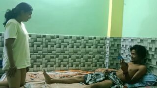 हिंदी क्सक्सक्स मूवी में दीदी का लंड हिला! भाई के साथ घर पर सेक्स, मज़ा दोगुना।