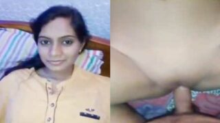 वो चिल्ला रही है, दर्द असहनीय है। तमिल XXX की कहानी। कॉलेज गर्ल की सेक्स MMS।