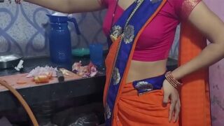 हिंदी सेक्सी फिल्म - मेड को चोदते हुए, गरम सीन।