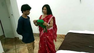 हिंदी एमएमएस में भाभी की शर्मनाक कहानी - Desi porn video देखें।