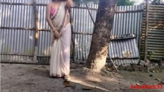 Bhabhi sex video: खुले में पति की आँखों के सामने चूत चुदाया - हिन्दी सेक्स स्कैंडल!