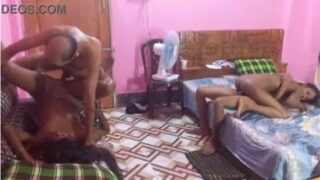 XXX BF वीडियो: नंगी लड़कियां, कस्टमर के साथ हिंदी चूत चुदाई - धमाकेदार!