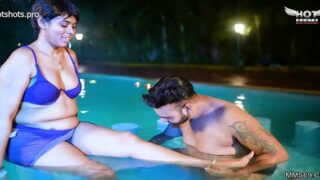 उत्तर भारतीय XXX मूवी, डेसी पोर्न वीडियो - स्वीमिंग पूल में सेक्स!