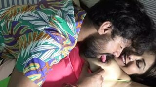 देसी गर्ल और ठरकी बॉय का सेक्सी सीन, बिग बूब्स फुल एन्जॉयमेंट।