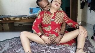 अंकल ने आंटी के प्राइवेट पार्ट्स में उंगली घुसाई, हिंदी XXX वीडियो