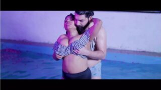 बड़ा बस्ट वाली भाभी का स्कैंडल, हिंदी में सेक्सी मस्ती।