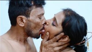 बेवफाई की रात - पति का दोस्त, बीवी को रंडी बना रहा है।